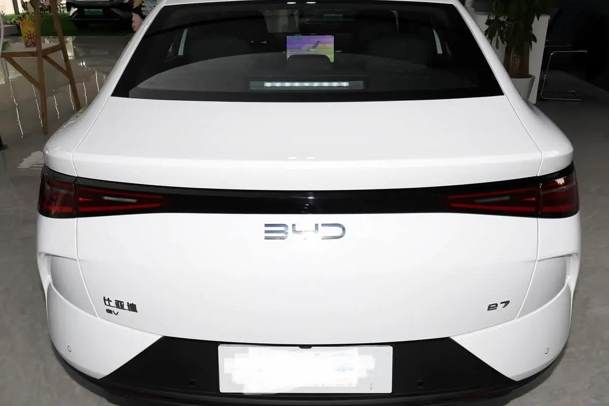 E7 2